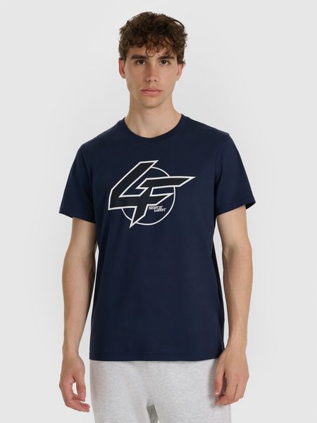4F T-shirt regular z nadrukiem męski - granatowy S. Niebieskie t-shirty męskie 4f, m, bez wzorów, z bawełny, bez kołnierzyka, bez ramiączek. W wyprzedaży za 39.99 zł.