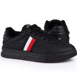 Męskie trampki sportowe Tommy Hilfiger SUPERCUP LEATHER STRIPES. Białe trampki męskie Tommy Hilfiger, bez wzorów, casualowe, bez zapięcia. W wyprzedaży za 329.00 zł.