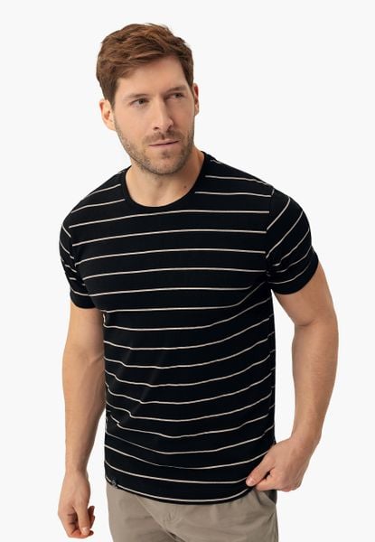 T-shirt w paski TM-ALLY. Czarne t-shirty męskie Volcano, l, z aplikacjami, z bawełny, bez kołnierzyka, bez ramiączek. Za 79.99 zł.