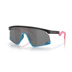 Męskie okulary przeciwsłoneczne Oakley® BXTR w kolorze czarnym. Czarne okulary przeciwsłoneczne męskie Oakley, bez wzorów, sportowe. W wyprzedaży za 653.80 zł.