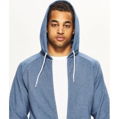 Gładka bluza z kapturem BASIC - Niebieski. Bluzy nierozpinane męskie marki Cropp. Za 89.99 zł.