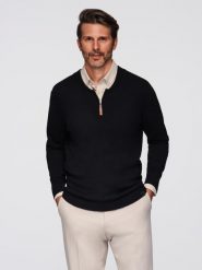 Męski sweter z wiskozą i rozpinanym dekoltem – czarny V2 - Rozmiar: L. Czarne swetry męskie Ombre Clothing, z aplikacjami, z dzianiny, eleganckie, bez kołnierzyka, bez ramiączek. W wyprzedaży za 142.49 zł.