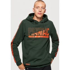 Bluza z kontrastowymi nadrukami - Zielony. Bluzy nierozpinane męskie marki Cropp. W wyprzedaży za 69.99 zł.