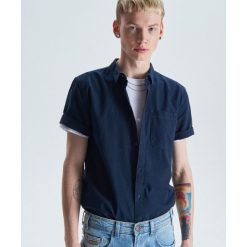Koszula z krótkim rękawem basic - Granatowy. Koszule męskie Cropp. Za 59.99 zł.