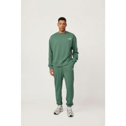 Bluza Kubota zielona unisex. Zielone bluzy nierozpinane męskie Kubota, m, bez wzorów, z bawełny, bez ramiączek, bez kaptura. Za 149.99 zł.