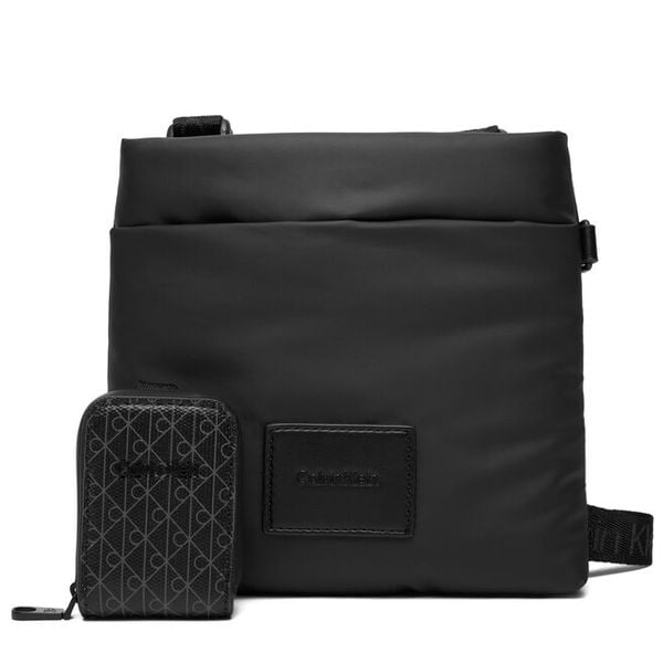 Saszetka Calvin Klein. Czarne saszetki męskie Calvin Klein, bez wzorów, małe. Za 369.99 zł.