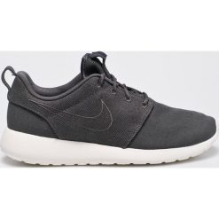 Nike Sportswear - Buty. Szare buty sportowe na co dzień męskie Nike Sportswear, z gumy, sportowe. W wyprzedaży za 199.90 zł.