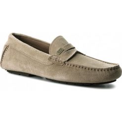 Mokasyny TOMMY HILFIGER - Seasonal Hardware Suede Loafer FM0FM01807 Sand 102. Mokasyny męskie marki Tommy Hilfiger. W wyprzedaży za 419.00 zł.