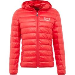 EA7 Emporio Armani Kurtka puchowa racing red. Czerwone kurtki męskie EA7 Emporio Armani, z materiału. Za 719.00 zł.