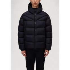 Kurtka puchowa Mężczyzna NAPAPIJRI A-MOLVENO HOOD. Czarne kurtki męskie Napapijri, m, bez wzorów, z poliesteru, bez ramiączek, bez kaptura. W wyprzedaży za 1,299.80 zł.