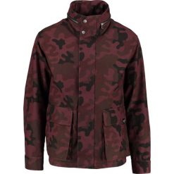 Gloverall Kurtka Outdoor red. Kurtki męskie marki Gloverall. W wyprzedaży za 684.50 zł.