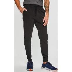 Under Armour - Spodnie Terry. Długie spodnie sportowe męskie marki Under Armour. W wyprzedaży za 199.90 zł.