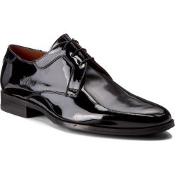 Półbuty GINO ROSSI - Matteo MPC653-181-0600-9900-0 99. Czarne eleganckie półbuty męskie Gino Rossi, z lakierowanej skóry, klasyczne, bez obcasa, bez zapięcia. W wyprzedaży za 239.00 zł.