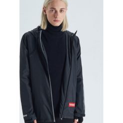 Lekka kurtka z kolekcji Nasa - Czarny. Kurtki męskie marki Cropp. Za 139.99 zł.