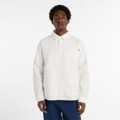 Koszula męska New Balance MT53523RFN – biała. Białe koszule męskie New Balance, m, bez wzorów, z bawełny, bez kołnierzyka, bez ramiączek. Za 389.99 zł.