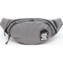 Saszetka typu nerka z naszywką - Jasny szary. Saszetki męskie marki Cropp. Za 49.99 zł.