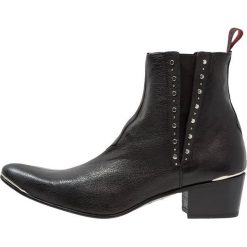 Jeffery West MURPHY STUDDED CHELSEA Botki kowbojki i motocyklowe black. Sztyblety męskie marki Jeffery West. W wyprzedaży za 911.20 zł.