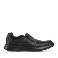 Półbuty Clarks. Czarne codzienne półbuty męskie Clarks, bez wzorów, bez obcasa, bez zapięcia. Za 259.99 zł.
