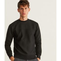 Bluza o prążkowanej fakturze - Czarny. Bluzy nierozpinane męskie marki Reserved. W wyprzedaży za 69.99 zł.