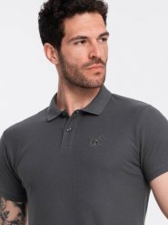 Jednokolorowa koszulka męska polo BASIC z dzianiny pique - grafitowa V3 OM-POBS-0100 3XL. Szare koszulki polo męskie Ombre, m, bez wzorów, z dzianiny, bez kołnierzyka, bez ramiączek. Za 149.78 zł.