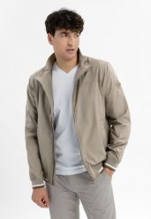 Lekka kurtka ze stójką J-TAWNY. Brązowe kurtki męskie Volcano, m, bez wzorów, z materiału, eleganckie, bez ramiączek, bez kaptura. Za 329.99 zł.