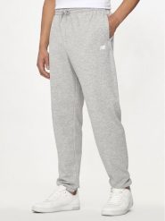New Balance Spodnie dresowe Essentials MP41519 Szary Relaxed Fit. Szare spodnie dresowe męskie New Balance, bez wzorów, z bawełny. Za 249.99 zł.
