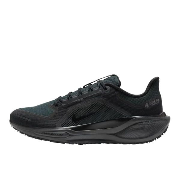 Buty do chodzenia męskie Nike pegasus. Czarne buty do biegania męskie Nike, bez wzorów, z materiału, bez zapięcia, do biegania. Za 689.00 zł.