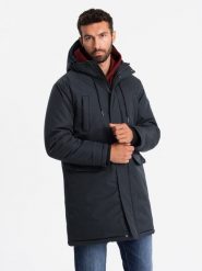 Klasyczna długa męska kurtka typu parka – czarna V6 - Rozmiar: S. Czarne parki męskie Ombre Clothing, m, z aplikacjami, z gumy, z kapturem. W wyprzedaży za 389.99 zł.