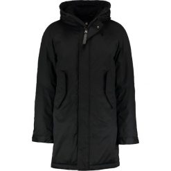 GStar Parka black. Parki męskie marki G-Star. W wyprzedaży za 637.45 zł.