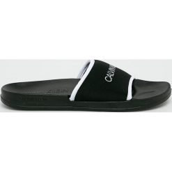 Calvin Klein Underwear - Klapki. Czarne klapki i japonki męskie Calvin Klein Underwear, bez wzorów, z materiału. W wyprzedaży za 119.90 zł.