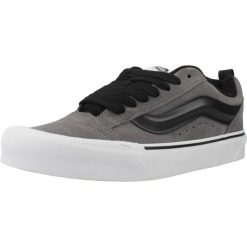 Buty VANS KNU SKOOL Szary. Szare buty trekkingowe męskie Vans, bez wzorów, ze skóry, bez zapięcia, trekkingowe. Za 425.08 zł.