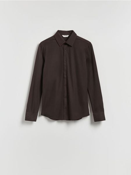 Gładka koszula super slim fit - brązowy. Brązowe koszule męskie Reserved, l, bez wzorów, z dzianiny, bez kołnierzyka, bez ramiączek. Za 129.99 zł.
