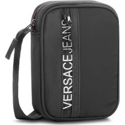 Saszetka VERSACE JEANS - E1YSBB31-70724 899. Saszetki męskie marki Versace Jeans. W wyprzedaży za 289.00 zł.
