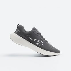 Buty do biegania męskie Kiprun Jogflow 100.1. Czarne buty do biegania męskie KALENJI, bez wzorów, z kauczuku, bez zapięcia, do biegania. Za 99.99 zł.