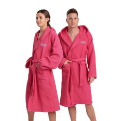 Szlafrok kąpielowy na basen po treningu unisex Arena Hooded Robe. Czerwone szlafroki męskie ARENA, bez wzorów, bez kaptura. Za 199.99 zł.
