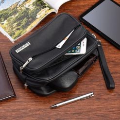 Czarna skórzana saszetka męska duża dwukomorowa do ręki Beltimore G58. Czarne saszetki męskie bez wzorów, duże. Za 109.90 zł.