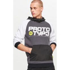 Bluza z kapturem z kolekcji FUTURISTIC YOUTH - Szary. Bluzy nierozpinane męskie marki Cropp. W wyprzedaży za 69.99 zł.