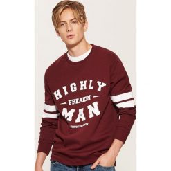 Bluza z nadrukiem - Czerwony. Bluzy nierozpinane męskie marki House. W wyprzedaży za 49.99 zł.