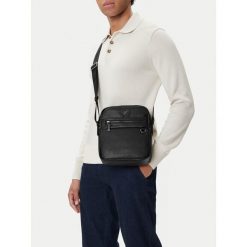 Saszetka Beverly Hills Polo Club. Czarne saszetki męskie Beverly Hills Polo Club, bez wzorów, małe. Za 199.99 zł.