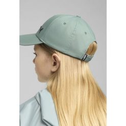 Młodzieżowa czapka z daszkiem ESS Metal PUMA Cat PUMA Green Moon. Zielona czapki męskie Puma, bez wzorów, klasyczne. Za 48.99 zł.