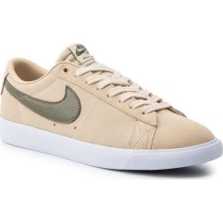 Buty NIKE - Sb Zoom Blazer Low Gt 704939 200 Desert Ore/Medium Olive. Brązowe buty sportowe na co dzień męskie Nike, bez wzorów, z materiału, eleganckie, bez ramiączek. W wyprzedaży za 249.00 zł.