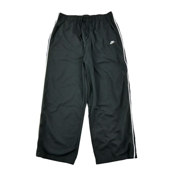 Męskie czarne dresy retro vintage. Czarne spodnie dresowe męskie Nike, bez wzorów, z dresówki. Za 170.36 zł.