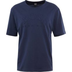BOSS ATHLEISURE TALLONE Tshirt z nadrukiem navy. Niebieskie t-shirty męskie BOSS ATHLEISURE, z nadrukiem, z bawełny. Za 379.00 zł.