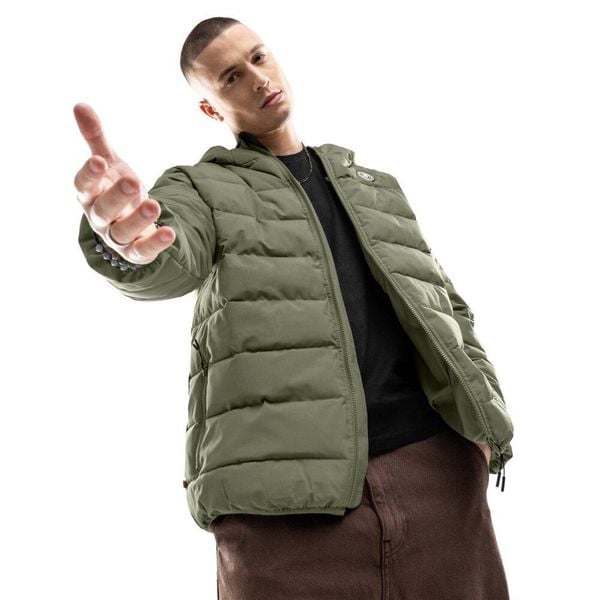 Kurtka puchowa lifestyle wodoodporna męska Sval. Zielone kurtki męskie SIROKO, l, bez wzorów, z puchu, bez ramiączek, bez kaptura. W wyprzedaży za 295.00 zł.