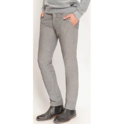 SPODNIE DŁUGIE MĘSKIE. Eleganckie spodnie męskie TOP SECRET. W wyprzedaży za 69.99 zł.