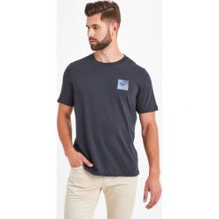T-SHIRT EMPORIO ARMANI. T-shirty męskie Emporio Armani, m, bez wzorów, bez kołnierzyka, bez ramiączek. Za 539.00 zł.