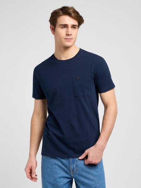 MESKA KOSZULKA LEE ULTIMATE POCKET TEE RIVET NAVY 112370493. Niebieskie t-shirty męskie Lee, m, bez wzorów, bez kołnierzyka, bez ramiączek. Za 79.99 zł.