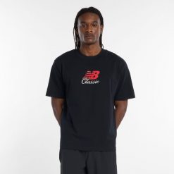 Koszulka męska New Balance MT53610BK – czarna. Czarne t-shirty sportowe męskie New Balance, m, bez wzorów, z bawełny, klasyczne, bez ramiączek. Za 169.99 zł.