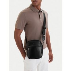 Saszetka Beverly Hills Polo Club. Czarne saszetki męskie Beverly Hills Polo Club, bez wzorów, młodzieżowe, małe. Za 149.99 zł.