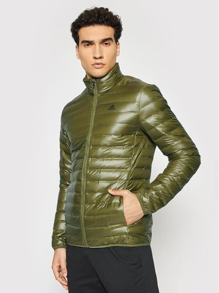 Adidas Kurtka puchowa Varilite GT9220 Zielony Regular Fit. Zielone kurtki męskie ADIDAS, m, bez wzorów, z puchu, bez ramiączek, bez kaptura. Za 239.99 zł.